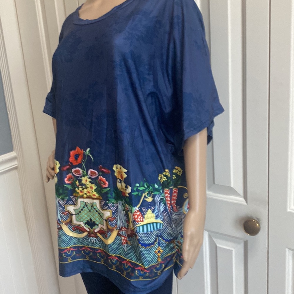 NWOT Love U Dear Womens 1X Adorable Bat Wing Navy Blouse. Floral and fun. - Picture 3 of 13